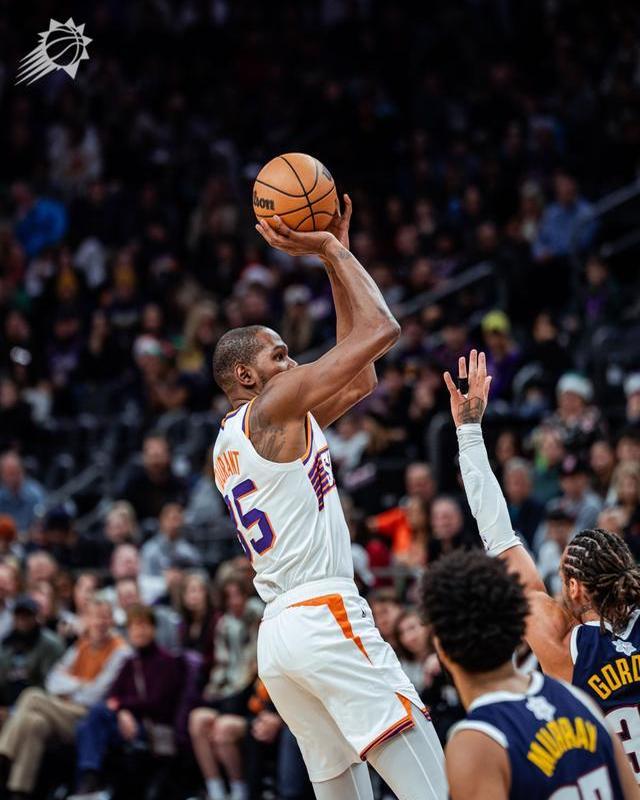 YABO-杜兰特回归赛场，高光表现首场状态亮眼，西班牙队观众沸腾！的简单介绍